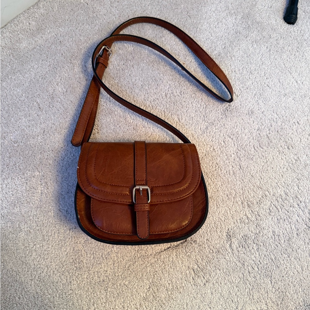 Chic Tan Leather Crossbody Bag